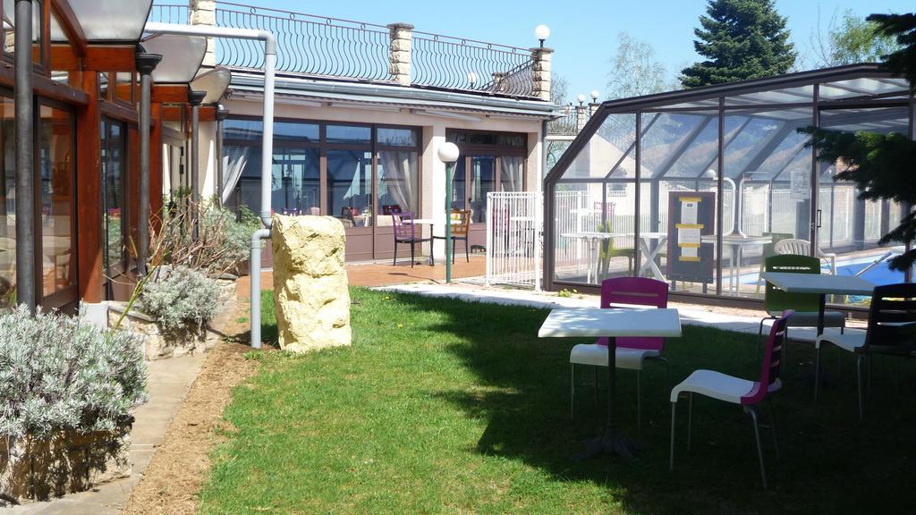 Logis La Rose Des Vents Hotel Volvic Exterior photo