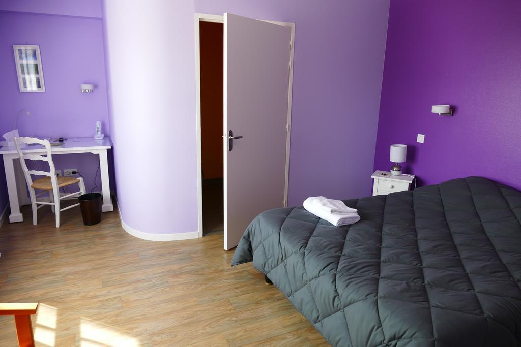 Logis La Rose Des Vents Hotel Volvic Room photo
