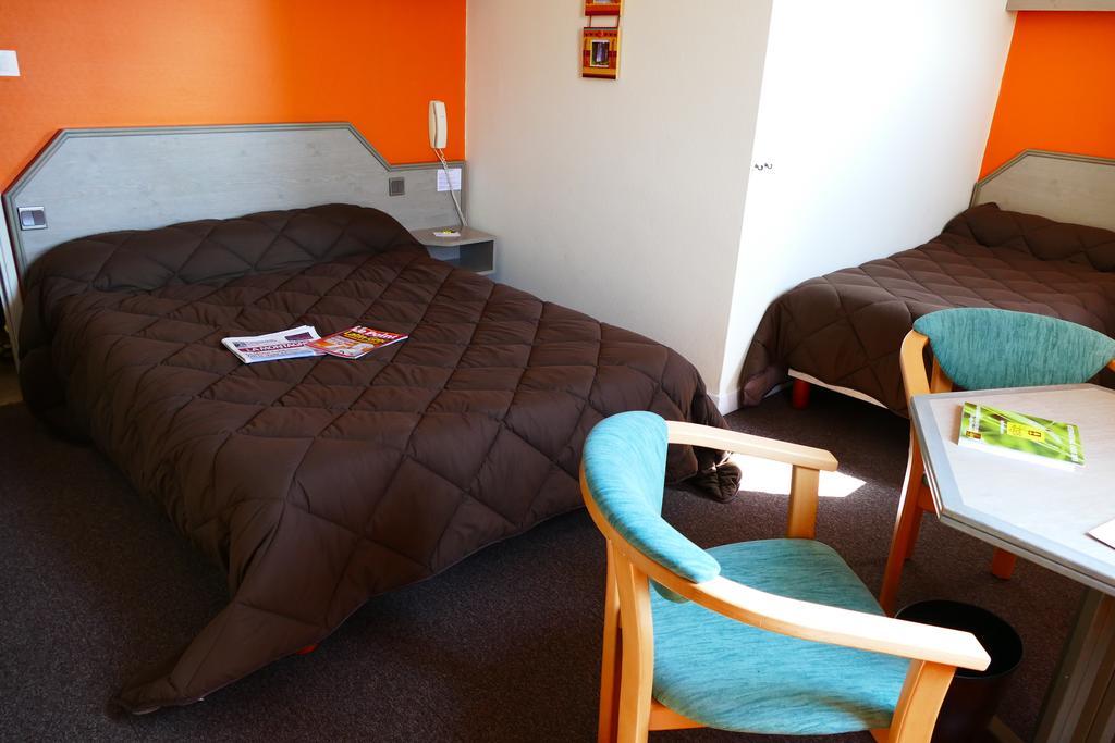 Logis La Rose Des Vents Hotel Volvic Room photo
