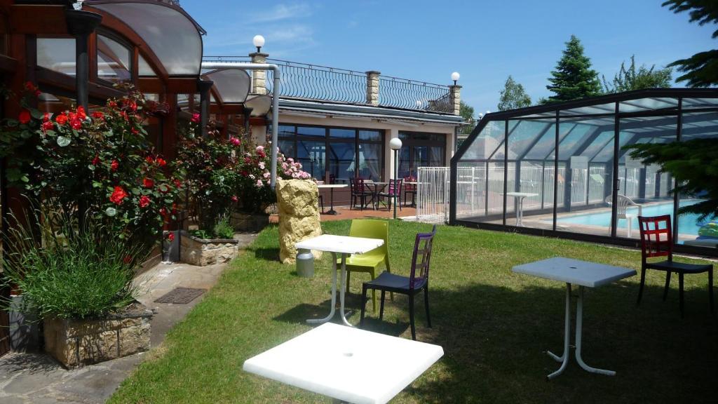 Logis La Rose Des Vents Hotel Volvic Exterior photo