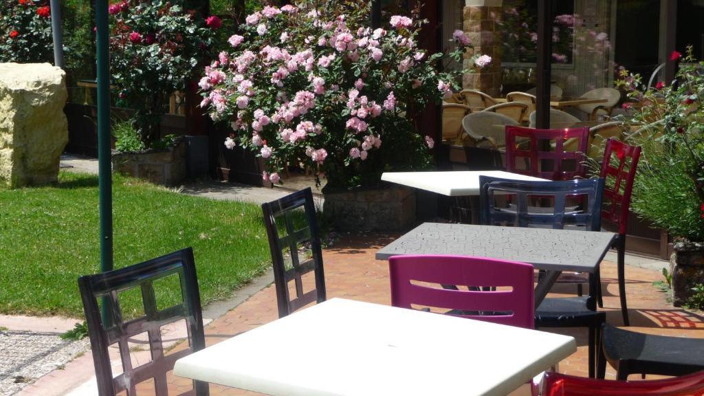 Logis La Rose Des Vents Hotel Volvic Exterior photo