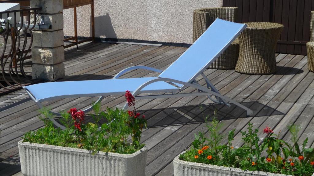 Logis La Rose Des Vents Hotel Volvic Room photo