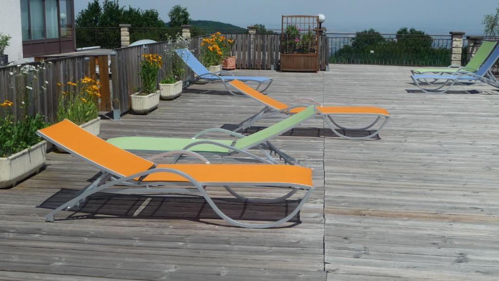 Logis La Rose Des Vents Hotel Volvic Exterior photo