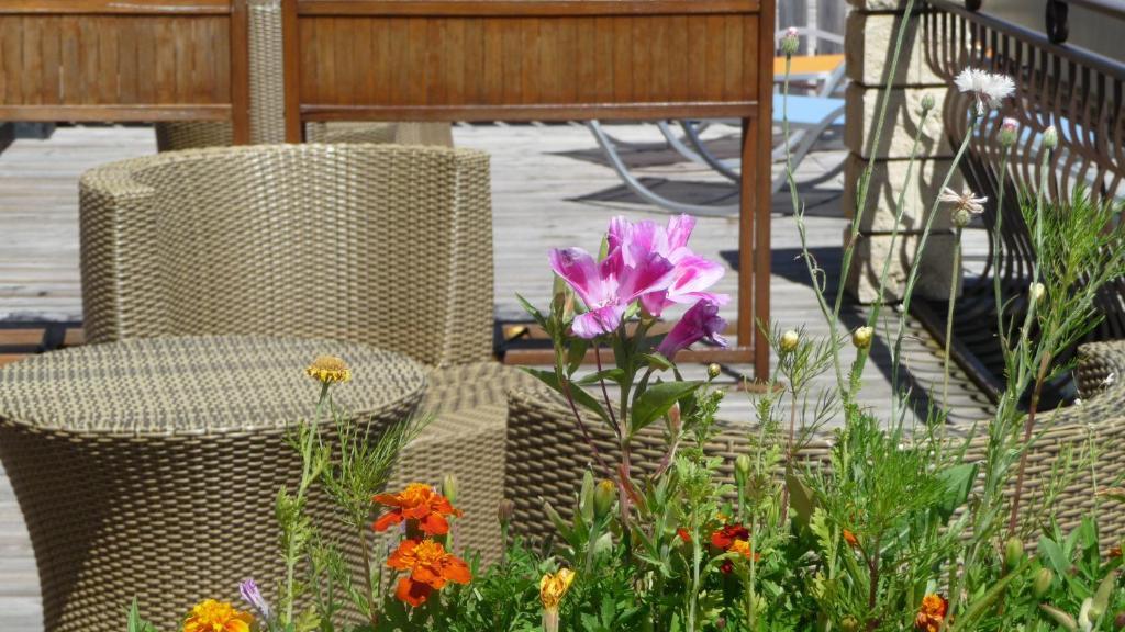 Logis La Rose Des Vents Hotel Volvic Room photo