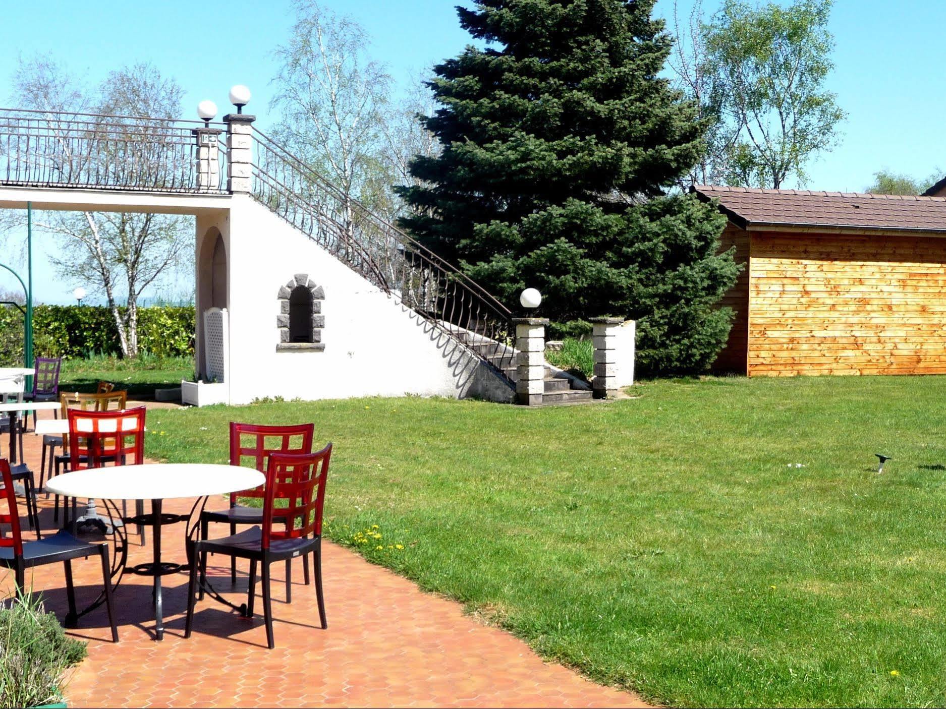 Logis La Rose Des Vents Hotel Volvic Exterior photo