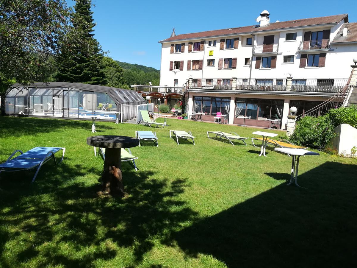Logis La Rose Des Vents Hotel Volvic Exterior photo